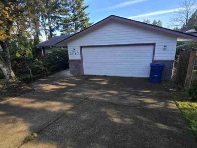 Lawn care service in Eugene, 97405
