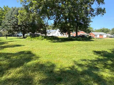 Lawn care service in Burlington, 27217