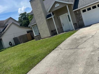 Lawn care service in Orlando, 32810