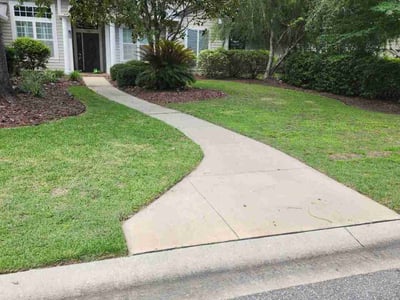Lawn care service in Gainesville, 32607