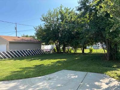 Lawn care service in Lincoln Park, 48146