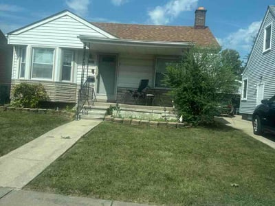 Lawn care service in Lincoln Park, 48146
