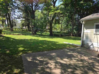Lawn care service in Davenport, 52804