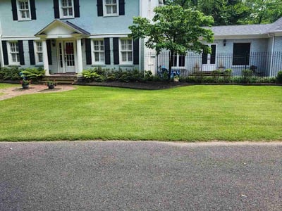 Lawn care service in Memphis, 38112