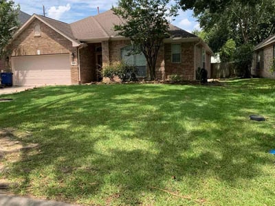 Lawn care service in Humble, 77346