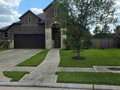 Lawn care service in Houston, 77089