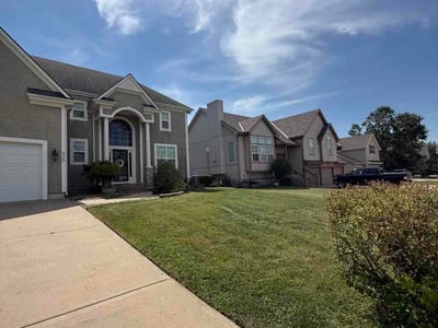 Lawn care service in Lee's Summit, 64082