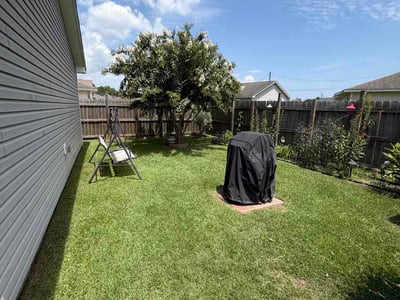 Lawn care service in Pensacola, 32507