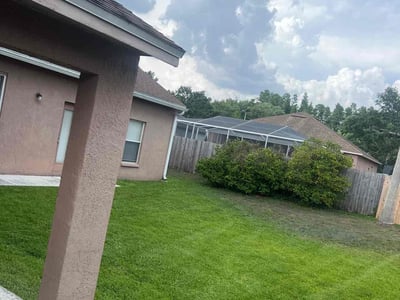 Lawn care service in Tampa, 33647