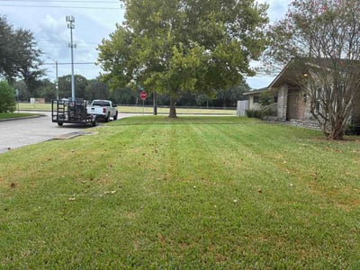 Lawn care service in Baytown, 77520