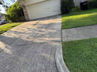 Lawn care service in Friendswood, 77546