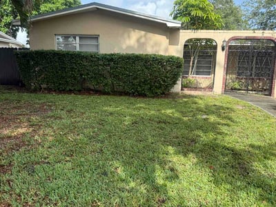 Lawn care service in Pembroke Pines, 33026