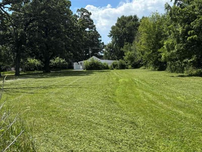 Lawn care service in Lansing, 60438