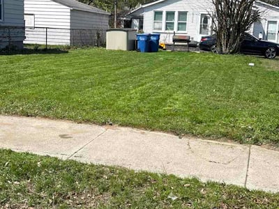 Lawn care service in Warren, 48089