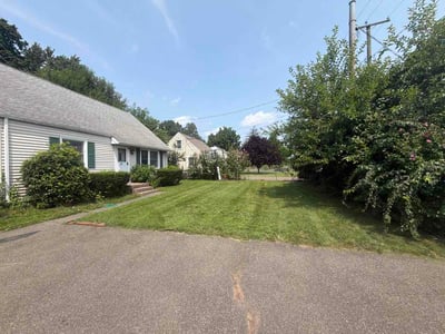 Lawn care service in East Hartford, 06108