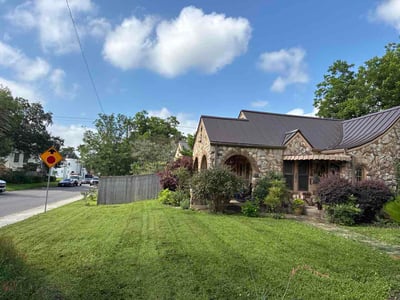 Lawn care service in San Antonio, 78201