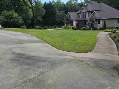 Lawn care service in Piedmont, 29673