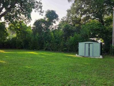 Lawn care service in Leesburg, 31763