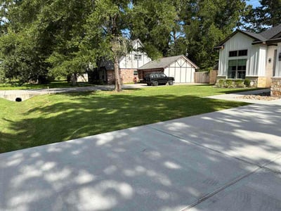 Lawn care service in Crosby, 77532