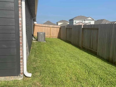Lawn care service in Angleton, 77515