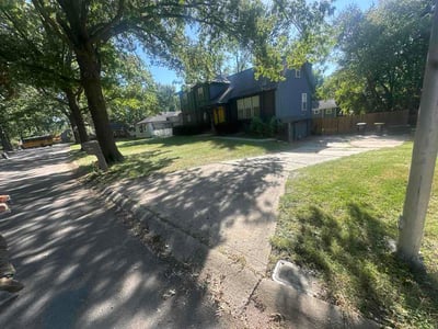 Lawn care service in Kansas City, 64155