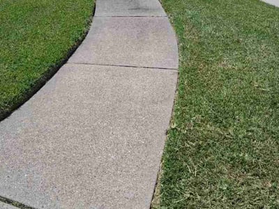 Lawn care service in Baytown, 77523