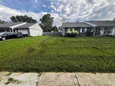 Lawn care service in Brownsburg, 46112