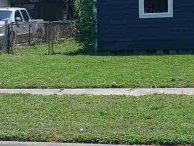 Lawn care service in Houston, 77012