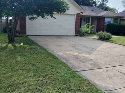 Lawn care service in Grand Prairie, 75052