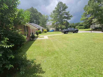 Lawn care service in Columbia, 29223