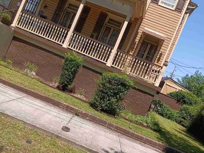 Lawn care service in Charleston, 29403