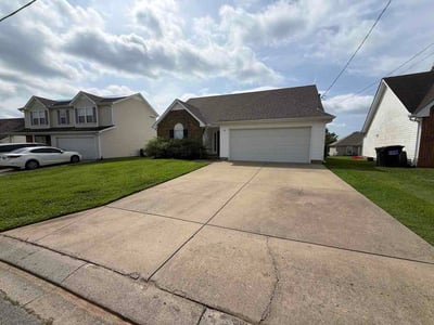 Lawn care service in La Vergne, 37086