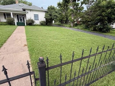 Lawn care service in Weatherford, 76086