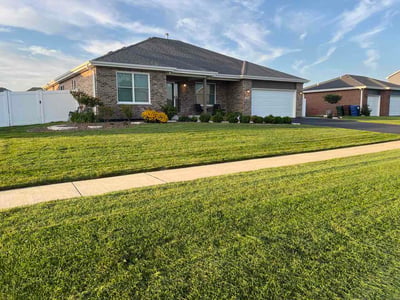 Lawn care service in New Lenox, 60451