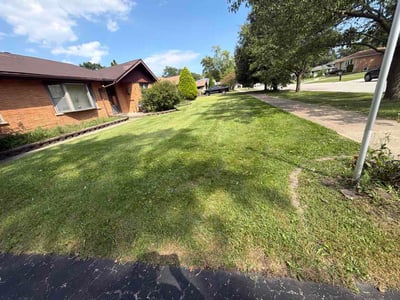 Lawn care service in Oak Lawn, 60459