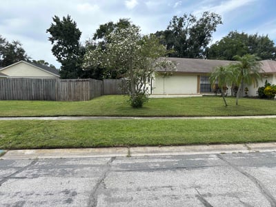 Lawn care service in Brandon, 33511