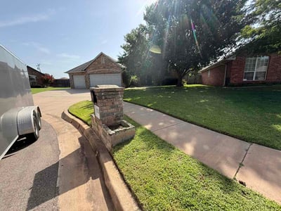 Lawn care service in Edmond, 73012