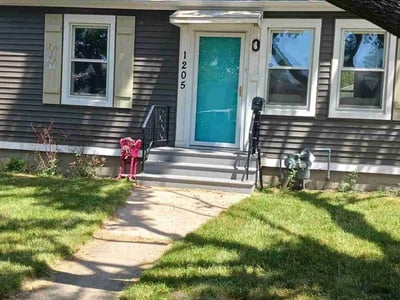 Lawn care service in Joliet, 60435