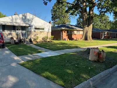 Lawn care service in Dearborn Heights, 48125