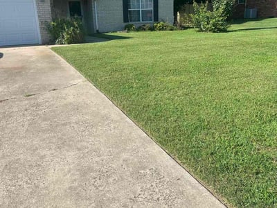 Lawn care service in Farmington, 72730