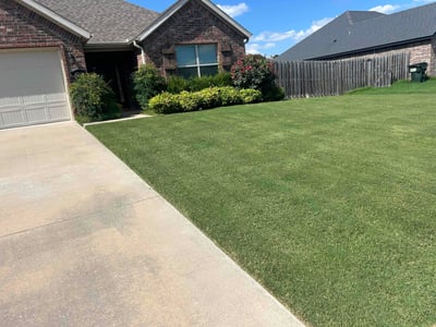 Lawn care service in Farmington, 72730