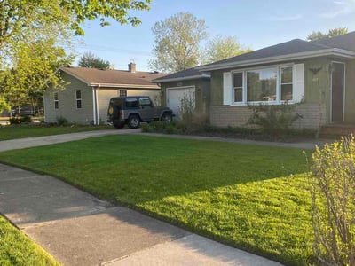 Lawn care service in Joliet, 60435