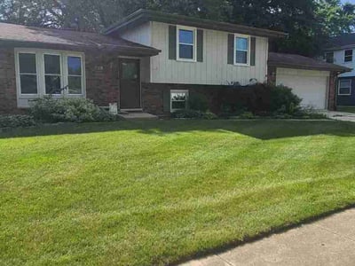 Lawn care service in Shorewood, 60404