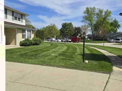 Lawn care service in Hoffman Estates, 60192
