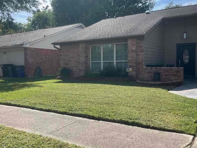 Lawn care service in Friendswood, 77546
