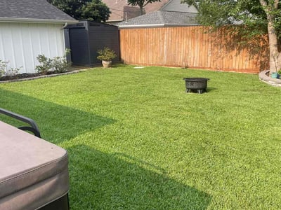 Lawn care service in Houston, 77008