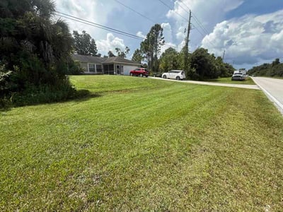 Lawn care service in North Port, 34291