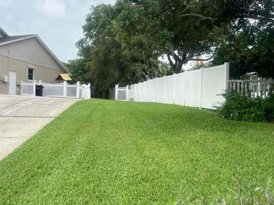 Lawn care service in Lakeland, 33812