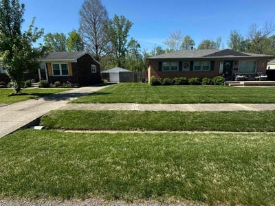 Lawn care service in Louisville, 40214
