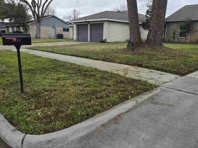 Lawn care service in Missouri City, 77489